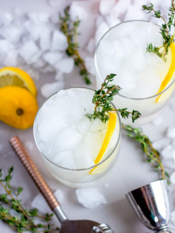 This gin and lemonade cocktail recipe is so perfect for hot summer days. It's a delicious 2-ingredient cocktail that's so easy and fun to make different variations.