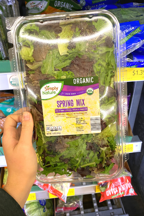 ALDI Product Staples, what to buy at ALDI 2020. This Simply Nature line from ALDI has the best spring mix. It makes for easy salads, ingredient for green smoothie recipes and more - by bits and bites #aldistaples #aldihaul #aldifinds #aldipantry