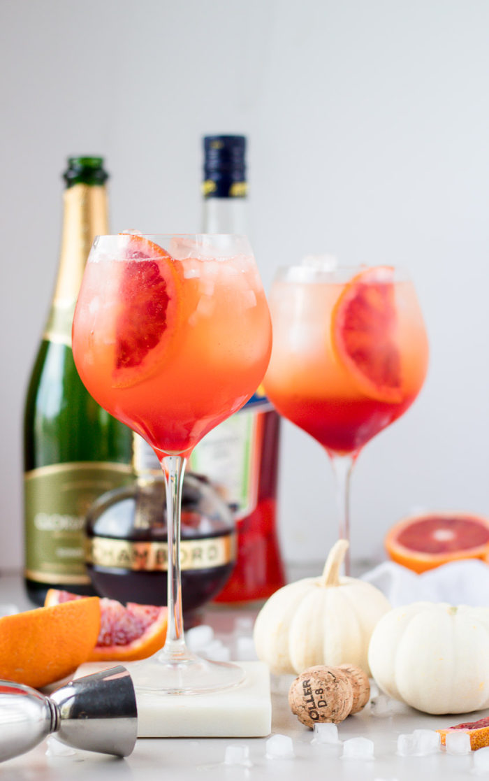 This fall aperol spritz is my favorite twist on the traditional aperol spritz recipe. 
