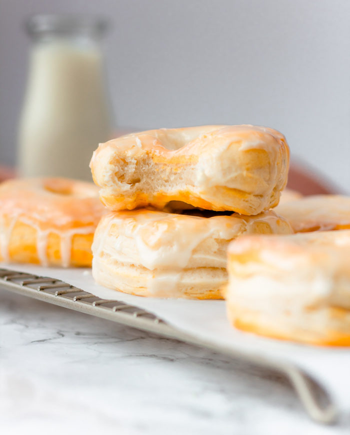 these air fryer donuts with biscuits only take 4 minutes to cook. that's it! they are air fryer donuts with no yeast that require no baking or cooking skills. by bits and bites #airfryerdonuts #airfryerdonutswithbiscuits