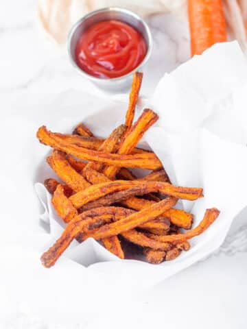 These healthy air fryer carrot fries are one of the best air fryer fries recipes. They are perfect for any weeknight dinner side dish recipe, and are one of the easiest ways to cook carrots!