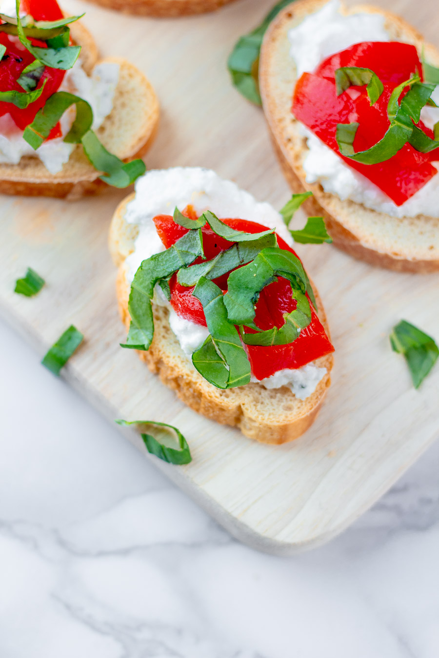 WHIPPED RICOTTA CROSTINI WITH GARLIC AND HERBS - bits and bites
