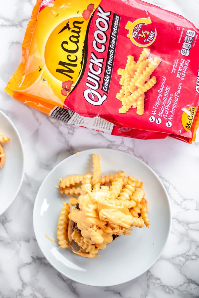 Being from the suburbs of Chicago, I hadn't found out until a few months ago what a Horseshoe sandwich was. I made this central Illinois staple with McCain® Quick Cook Crinkle Cut Fries. Faster to Prepare. Easier to Share. They're perfect to pair with your favorite summer grilling recipes. Now, let's dive into this Horseshoe sandwich recipe.