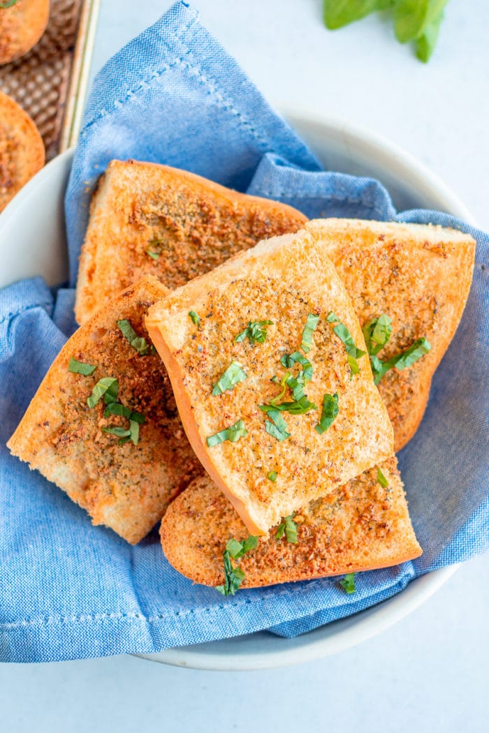 Can you cook garlic bread in the air fryer? Yes! Air fryer garlic bread gives you the best homemade garlic bread you could ever make.