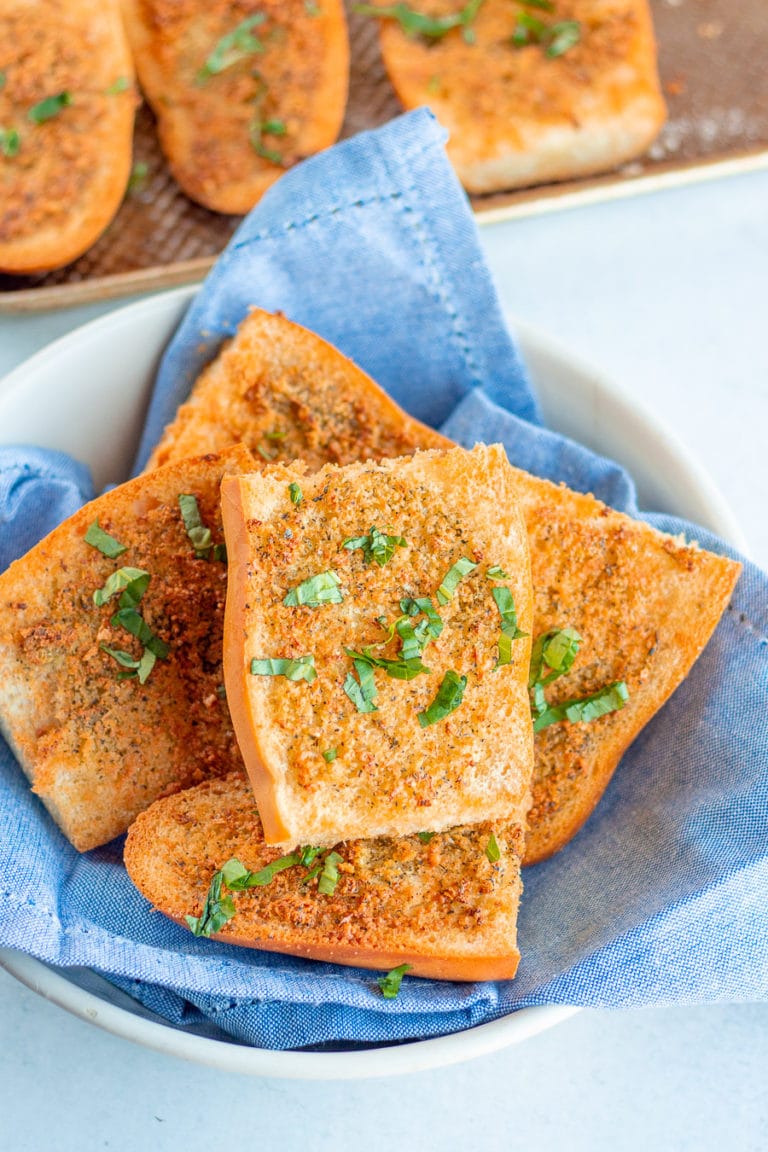 This easy air fryer garlic bread recipe is done in only 15 minutes is the best homemade garlic bread recipe! It's perfect to pair with your favorite pasta, lasagna, or soup recipe.
