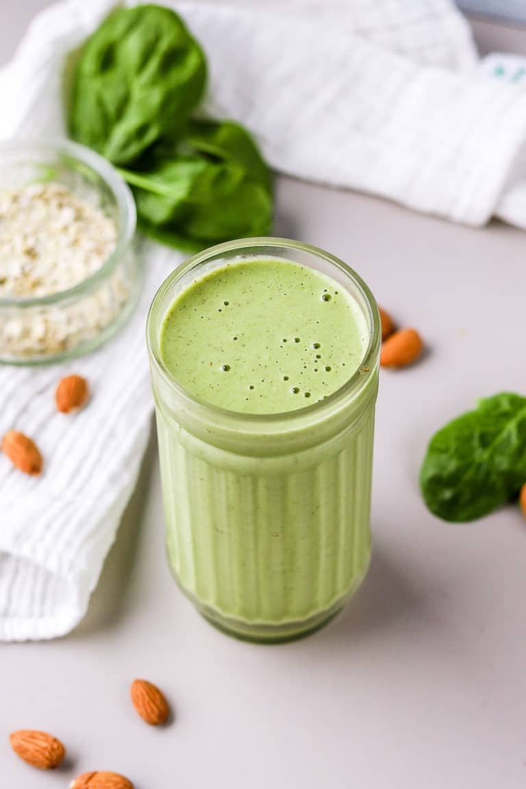 This almond butter smoothie with spinach, banana and oats is such an easy green smoothie recipe! Not to mention super delicious, and well-balanced for an ideal breakfast recipe.