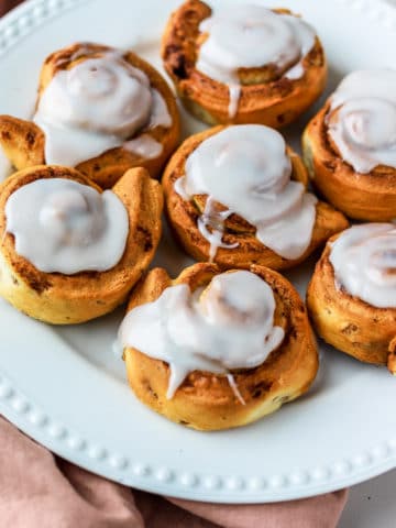 Making air fryer cinnamon rolls is one of the easiest ways to cook refrigerated cinnamon rolls! In just a few minutes you have one of the best brunch treats.