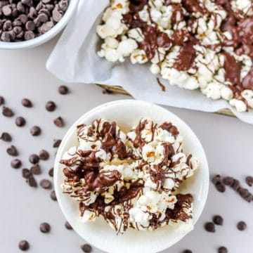 This chocolate-drizzled popcorn is one of the easiest dessert recipes out there! Plus, it combines chocolate and peanut butter for a sweet snack nobody will be able to resist.