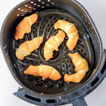 I truly think crescent rolls in the air fryer are better than crescent rolls in the oven. They turn out so perfectly golden brown on the outside and soft on the inside. Here's how to make crescent rolls in the air fryer.