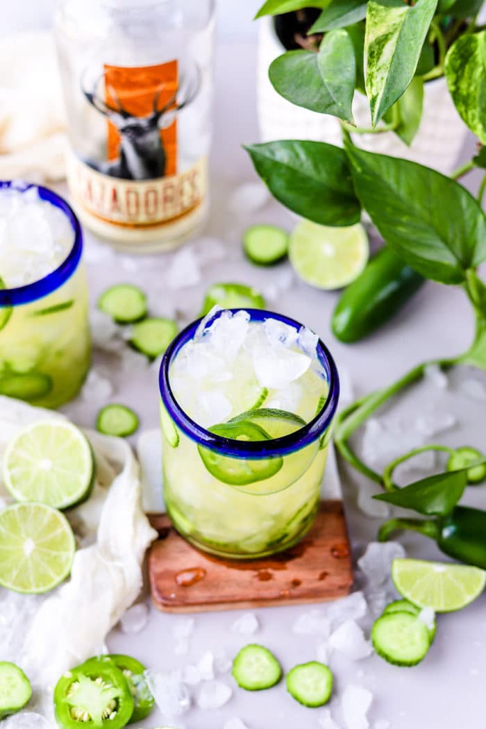 How to make a cucumber jalapeno margarita? It's so simple and so refreshing! One of the best summer margarita recipes.