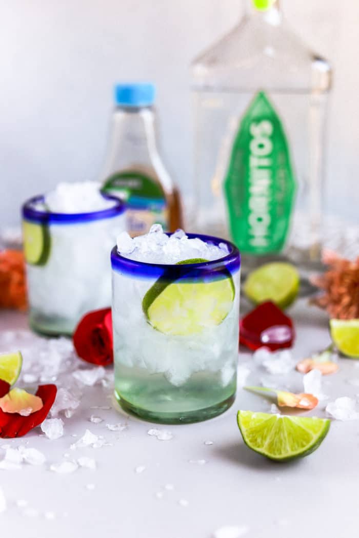 he sparkling water is a super low-calorie mixer option if you're looking to make a super low-calorie margarita recipe. But, with the various flavors, you aren't sacrificing a good margarita for the sake of calories. 