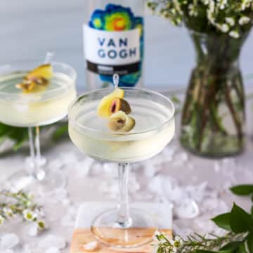 If you are a pickle lover, like me, you will love this pickle cocktail. This is a dill pickle martini made with vodka, and it is seriously SO GOOD!