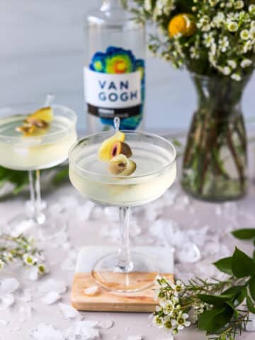 If you are a pickle lover, like me, you will love this pickle cocktail. This is a dill pickle martini made with vodka, and it is seriously SO GOOD!