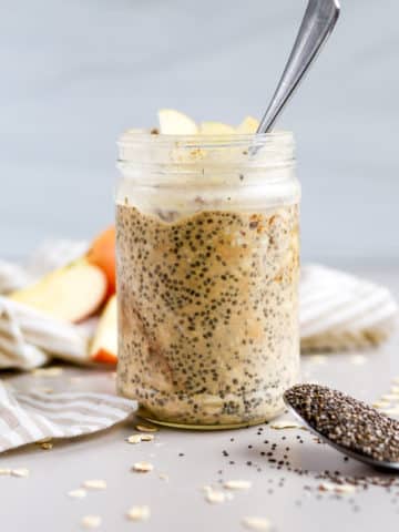 I love a simple overnight oats recipe. It takes a few minutes to make every night and then it is so nice having breakfast ready for you in the morning. These peanut butter overnight oats are one of my favorite overnight oats variations to make right now.