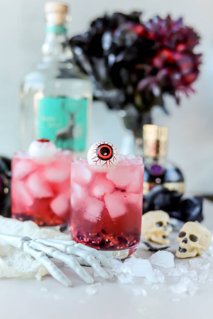 This fun and festive Halloween margarita is so easy to make, and so delicious! It is the perfect Halloween tequila cocktail for all your parties.