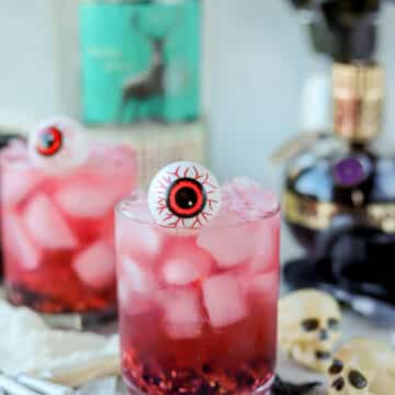 This fun and festive Halloween margarita is so easy to make, and so delicious! It is the perfect Halloween tequila cocktail for all your parties.