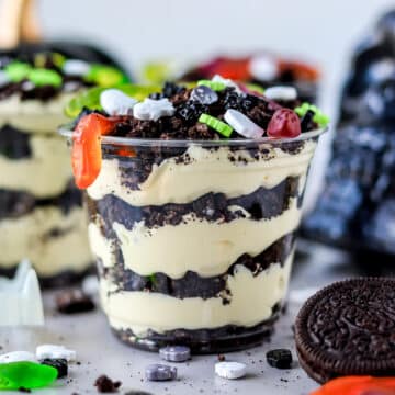 This Halloween dirt cake is such an adorable no-bake dessert recipe! It is perfect for any Halloween party and not to mention one of my favorite desserts.