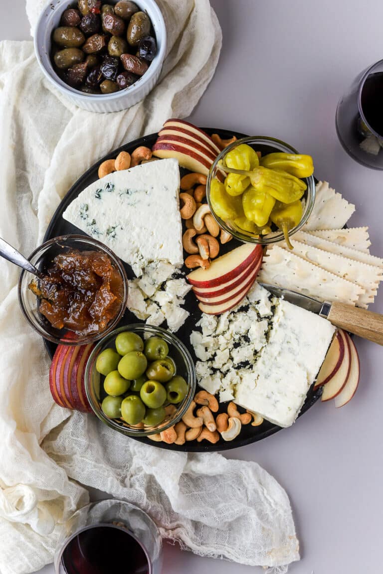 Gorgonzola vs. Blue Cheese, what is truly the difference between the two? Or are they one and the same? Let's get into all the blue cheese details!