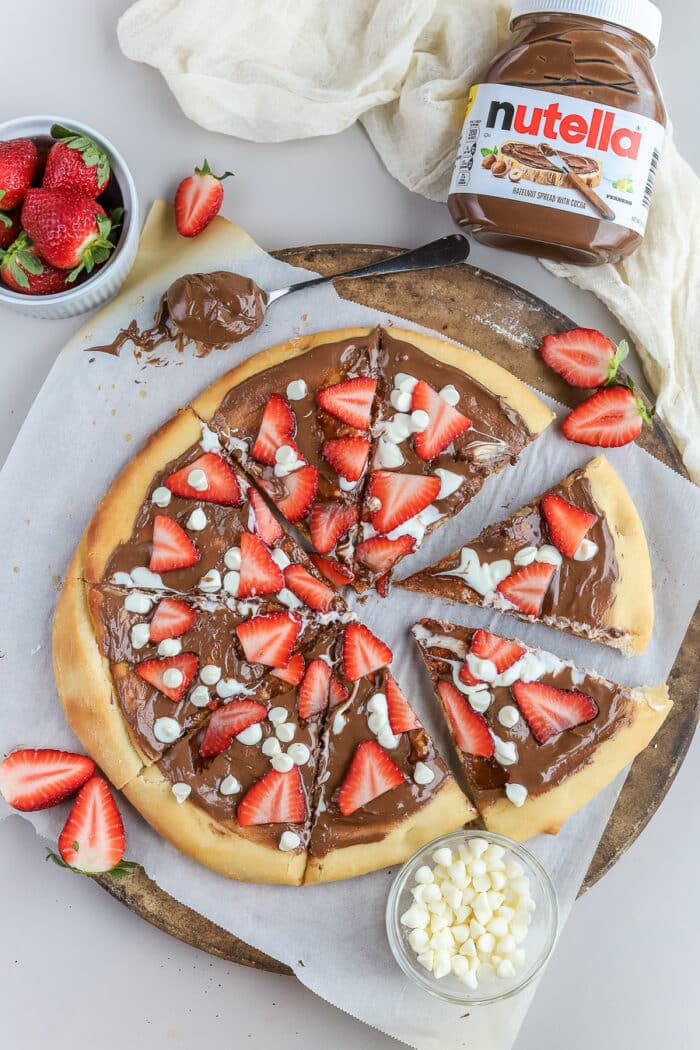 This strawberry Nutella pizza recipe is such a fun dessert. If you're a fan of Nutella recipes, you absolutely have to try this for yourself. With a few simple ingredients, this comes together in no time. Let's make it!