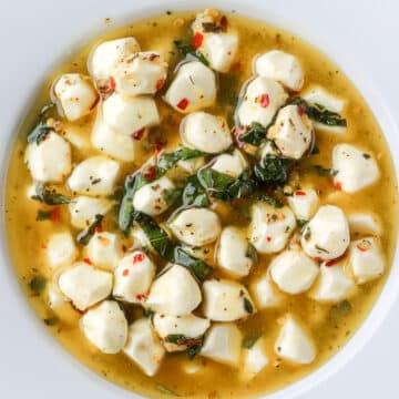 If you're looking for an easy appetizer recipe that's perfect for any time of year, you'll love making your own marinated mozzarella balls. With some fresh herbs, fresh mozzarella balls, and only minutes of your time, this recipe will definitely be on repeat. Let's make it!