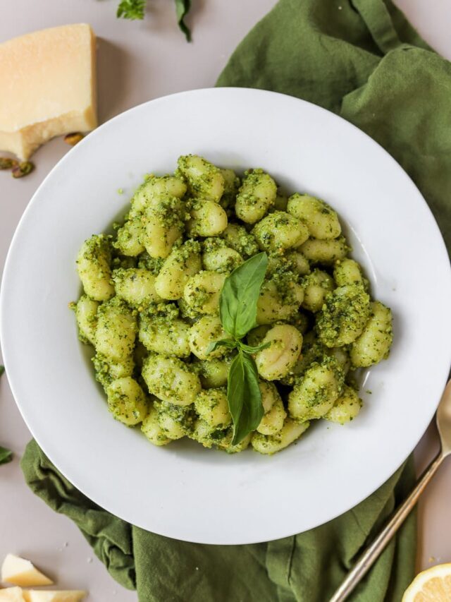 Easy Pesto Gnocchi Recipe - bits and bites