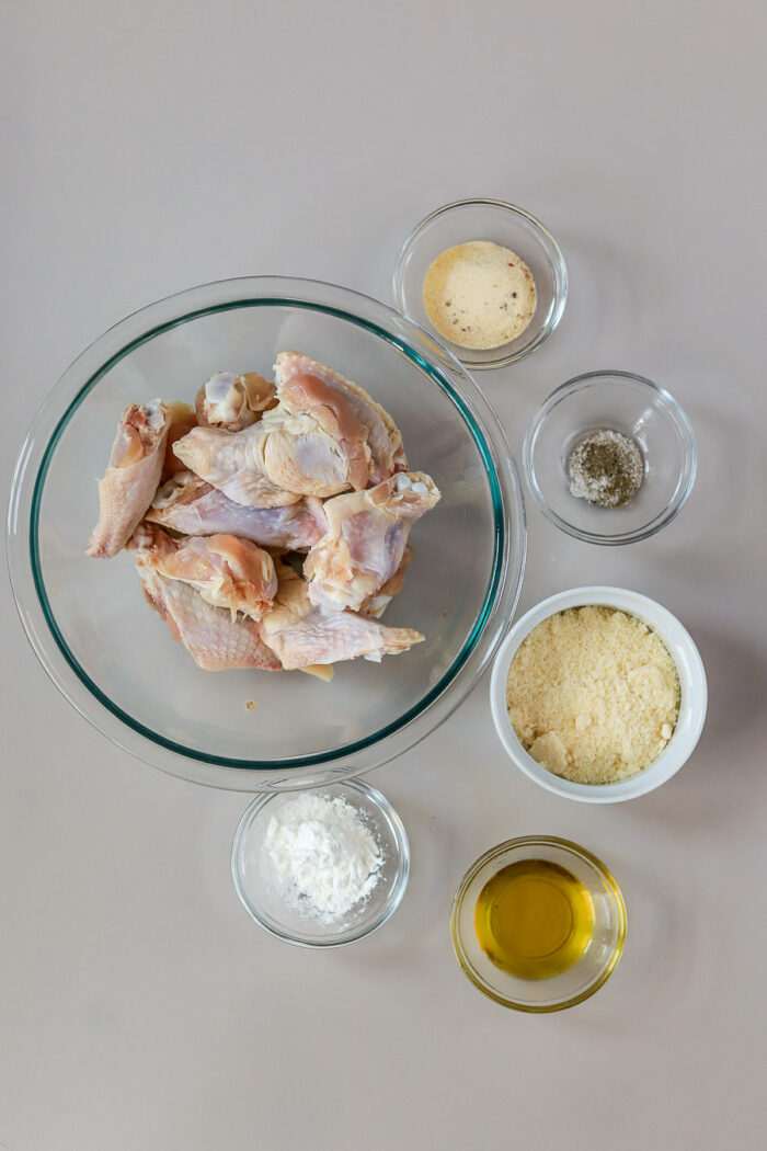 ingredients to make garlic parmesan wings air fryer: chicken wings, parmesan cheese, garlic powder, olive oil, cornstarch.