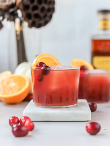 this bourbon cranberry cocktail is the perfect cranberry cocktail.