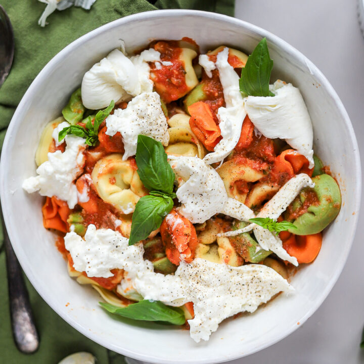 Easy Pesto Tortellini Salad - Bits And Bites