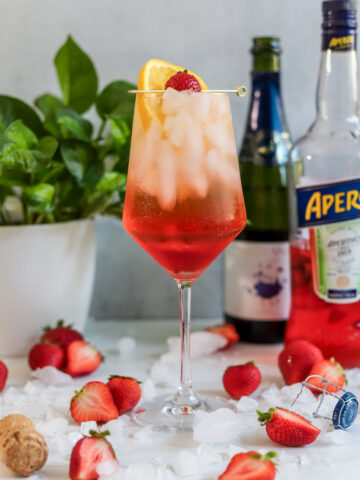 strawberry aperol spritz