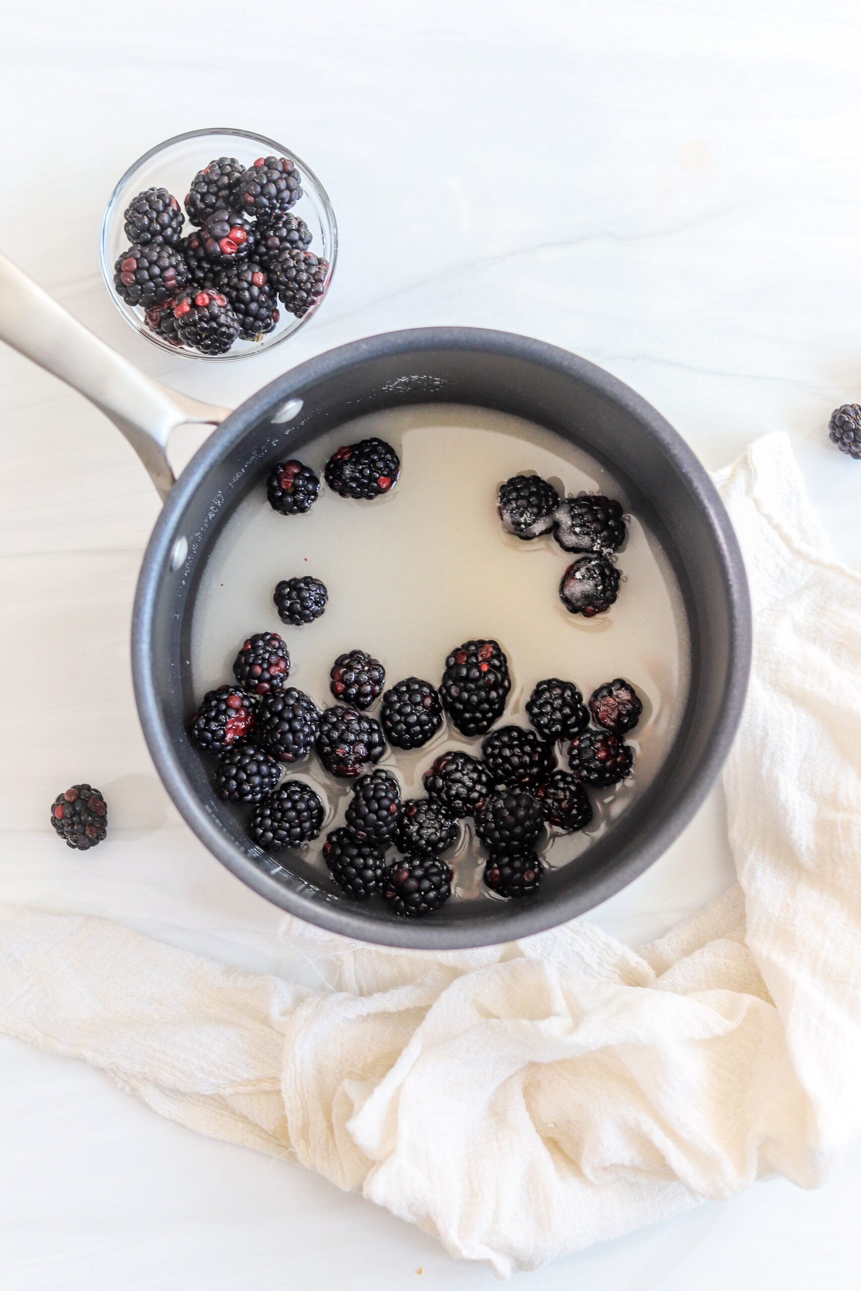 homemade blackberry syrup with fresh blackberries