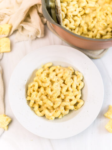 white cheddar mac n cheese